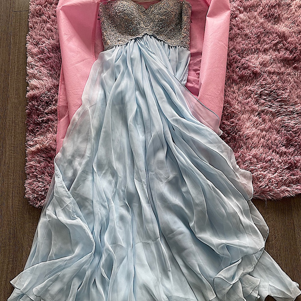 Gorgeous Perfect Condition Strapless Prom Dress